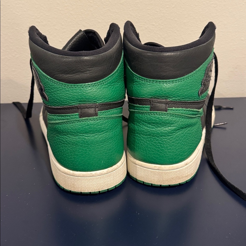 Nike Air Jordan 1 Retro Pine Green - Picture 2 of 5